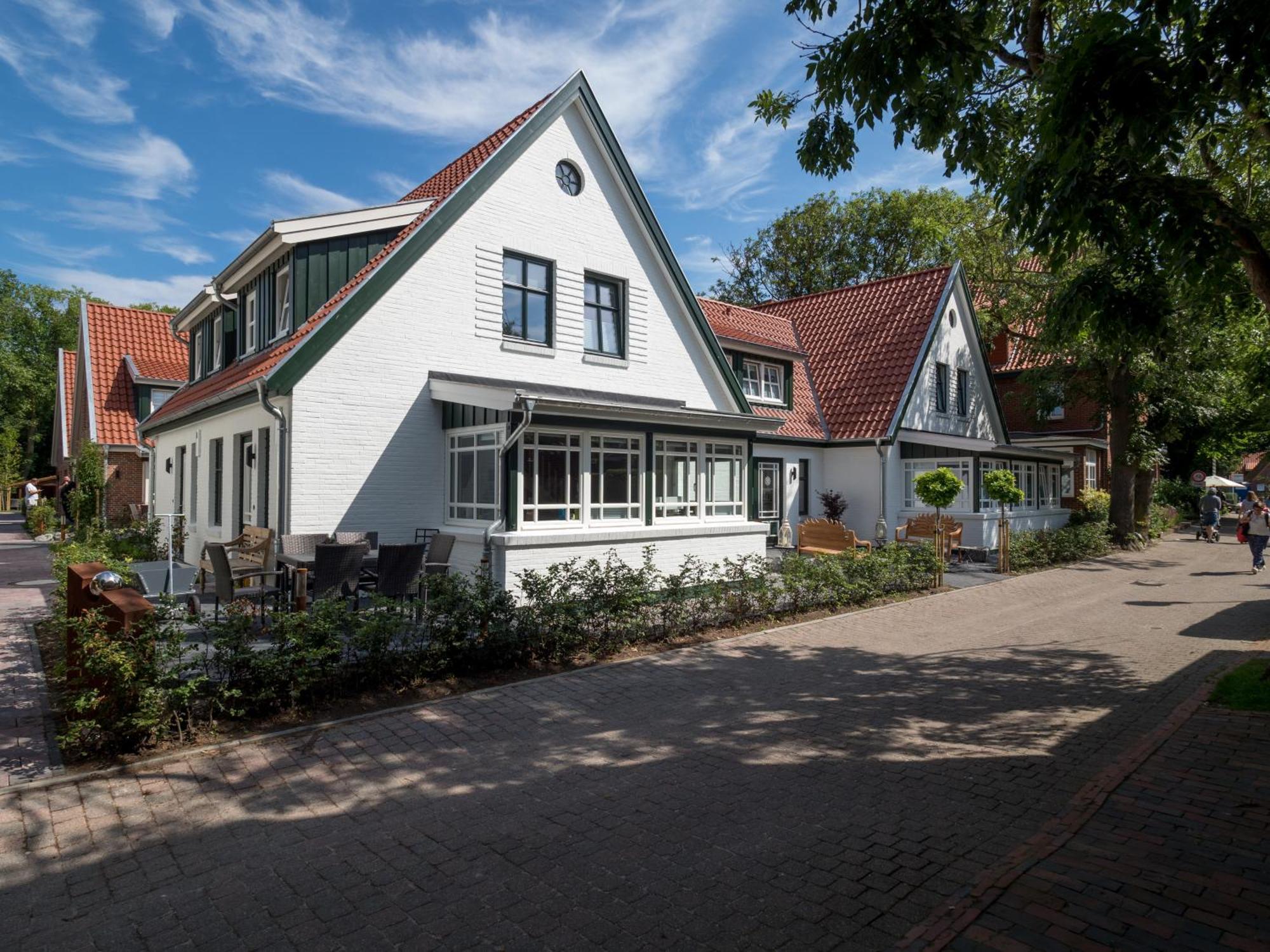 Inselsuenn Hotel Und Apartments Spiekeroog Exterior photo