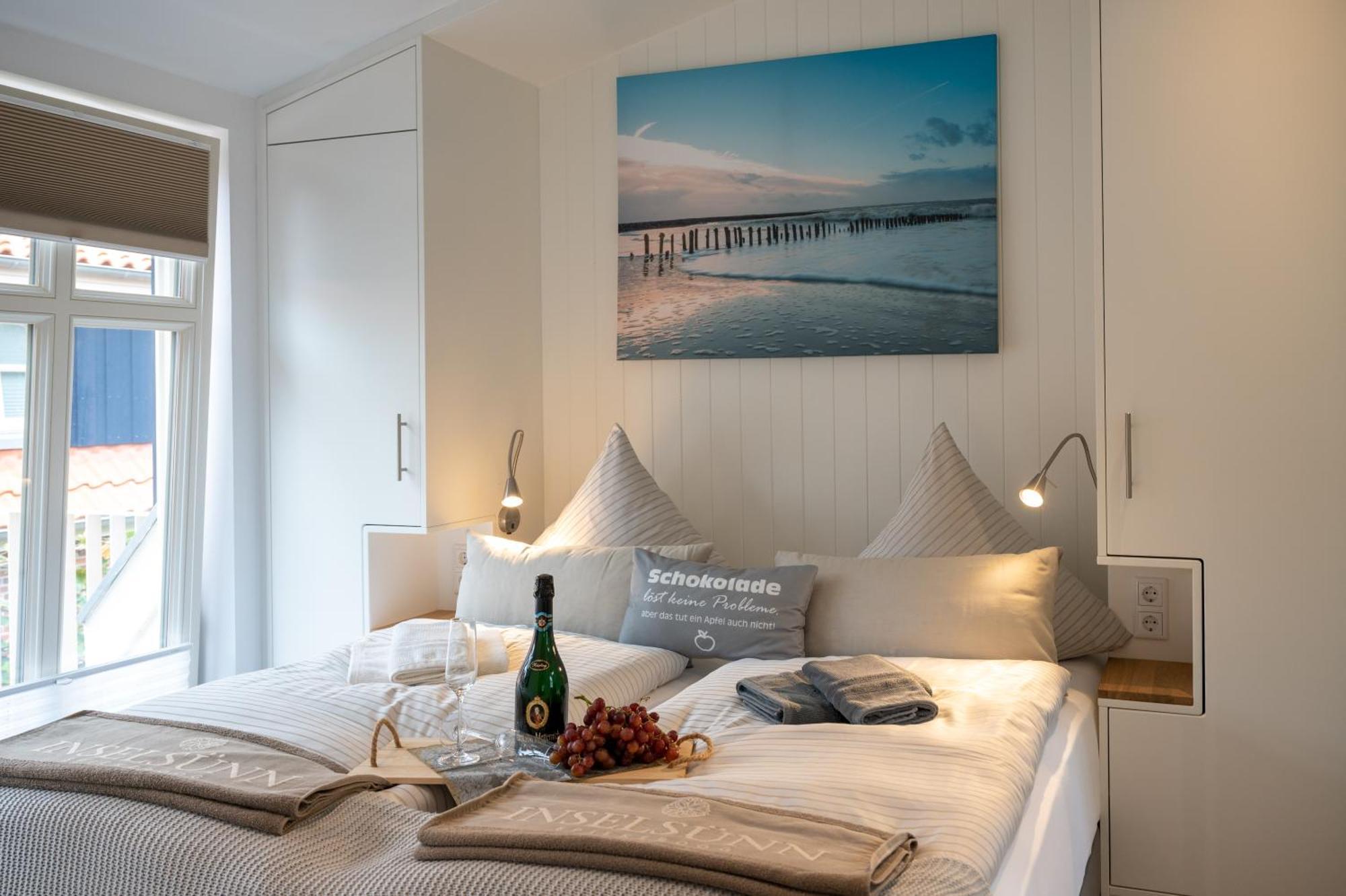 Inselsuenn Hotel Und Apartments Spiekeroog Exterior photo