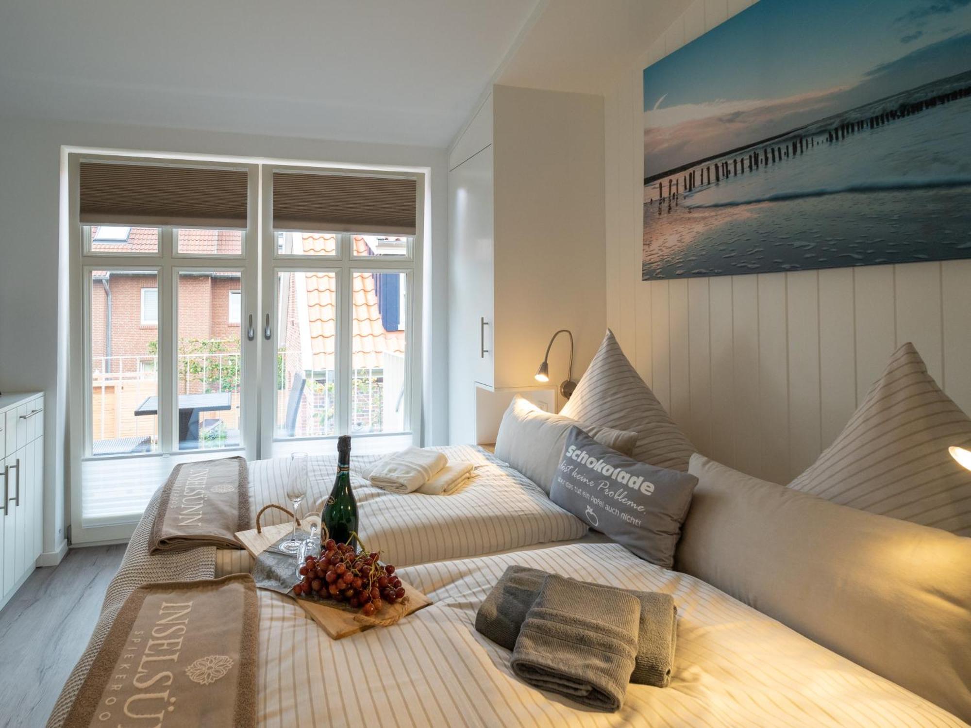 Inselsuenn Hotel Und Apartments Spiekeroog Exterior photo