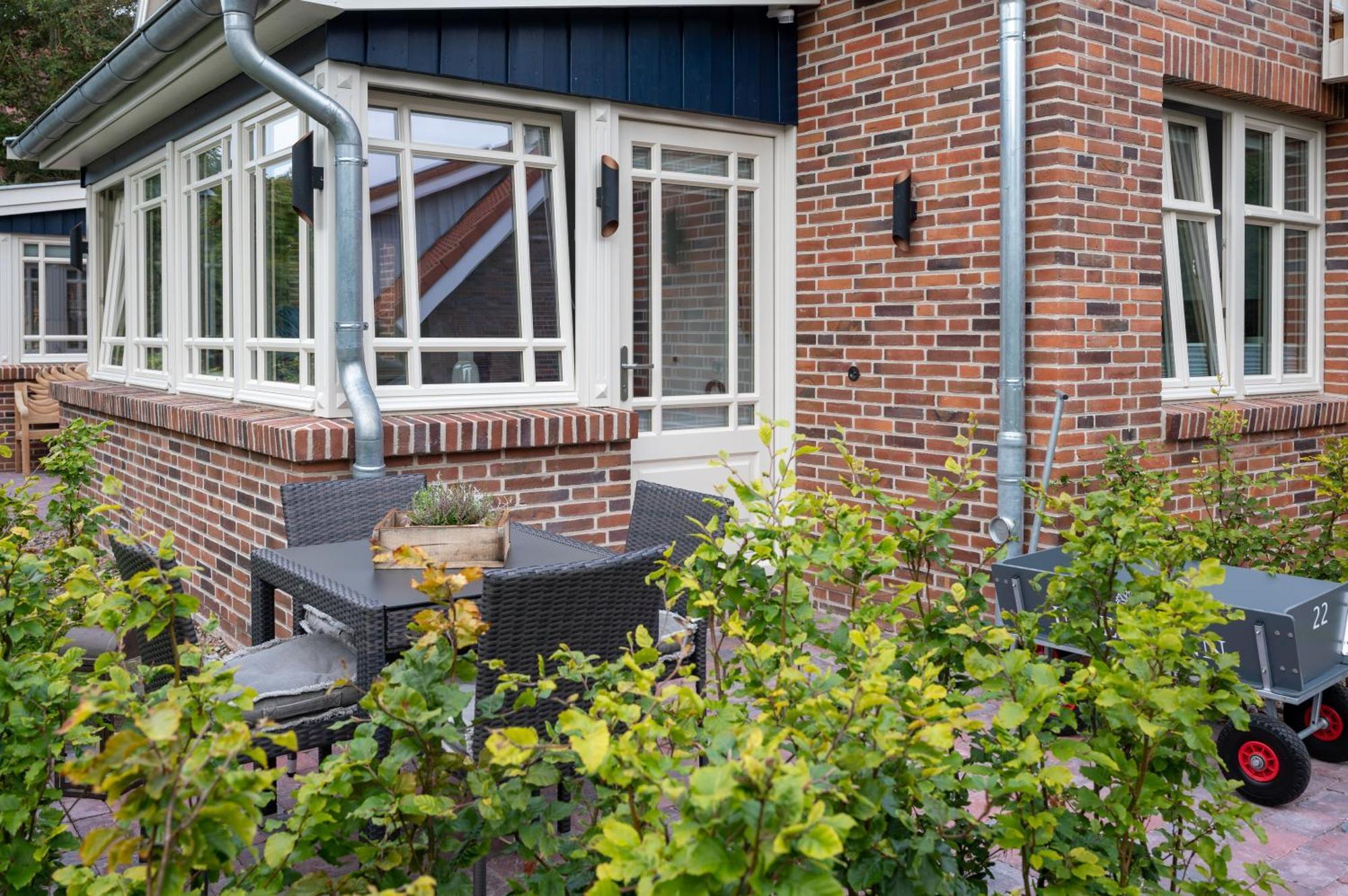 Inselsuenn Hotel Und Apartments Spiekeroog Exterior photo