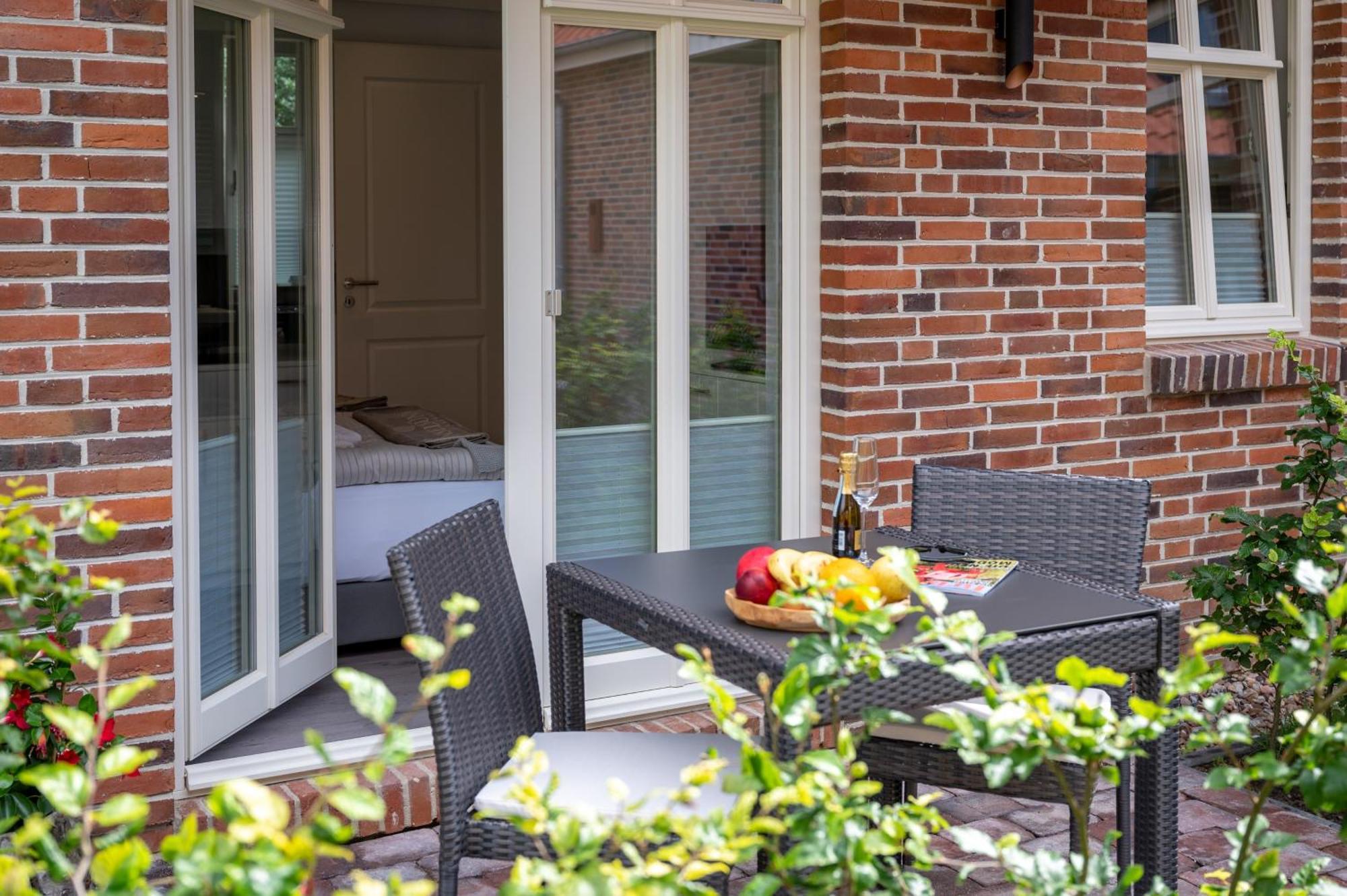 Inselsuenn Hotel Und Apartments Spiekeroog Exterior photo